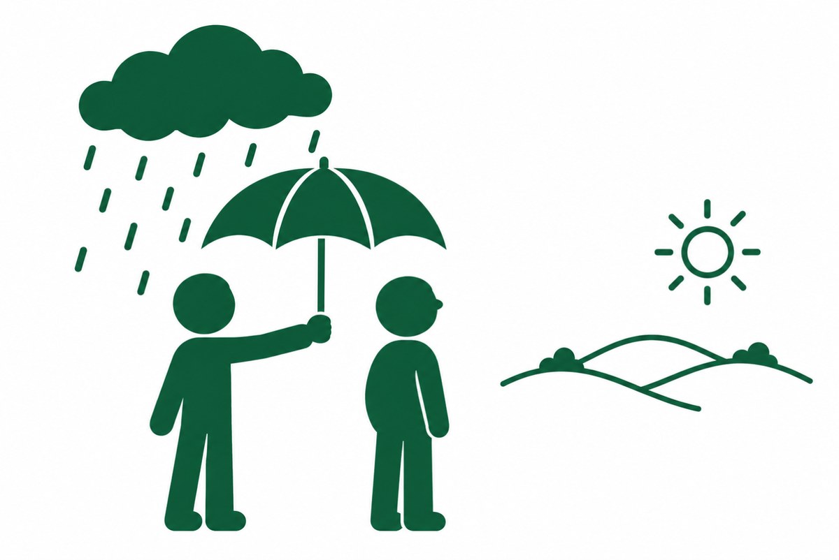 雨から守ろうと傘を差し出す人の図