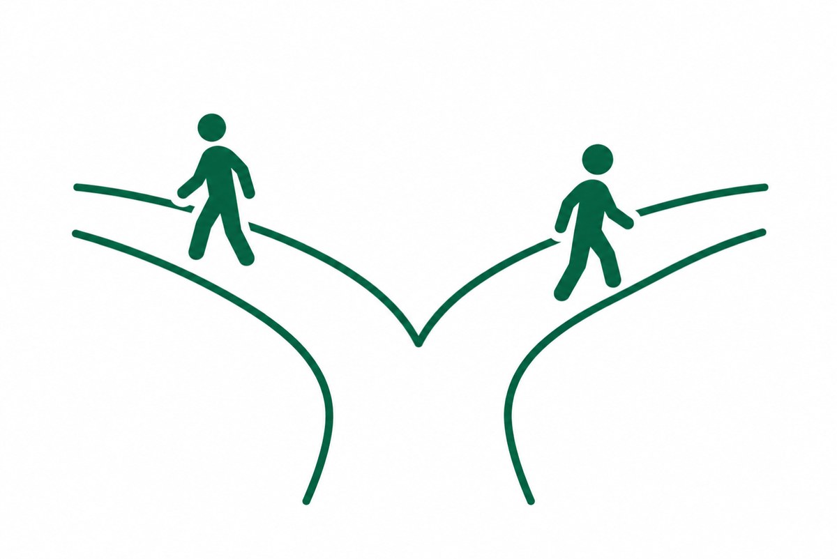分かれる2本の道を穏やかに歩く人たちの図
